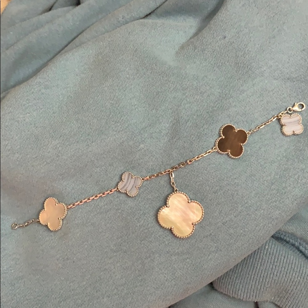 SOLD ♥️ Van Cleef & Arpels Magic Alhambra bracelet - Picture 16 of 16